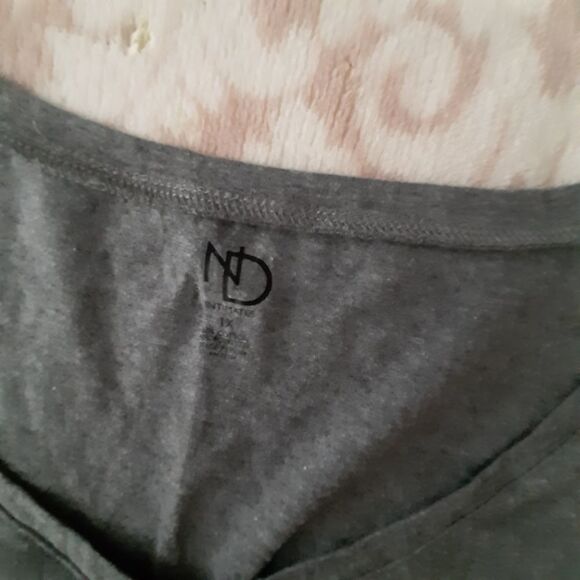 New Directions sz 1X grey soft knit v neck top - Picture 3 of 3